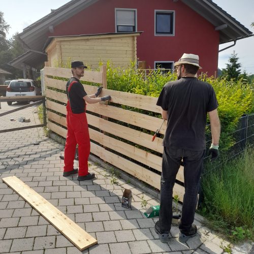 Von der Straßenseite